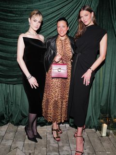 Karlie Kloss feet photo 15