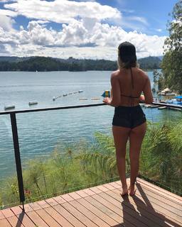 Karol G feet photo thumbnail