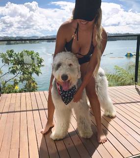 Karol G feet photo thumbnail