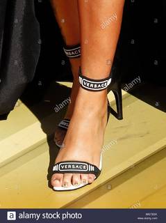 Karol G feet photo thumbnail
