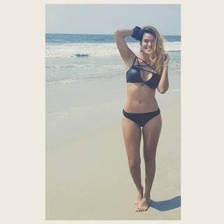 Karol G feet photo thumbnail