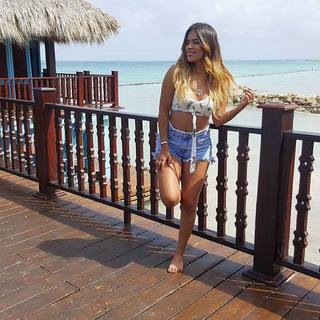 Karol G feet photo thumbnail