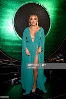 Karol G feet photo thumbnail