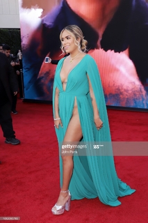Karol G feet photo thumbnail