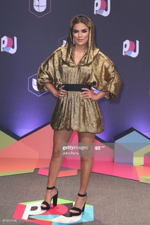 Karol G feet photo thumbnail