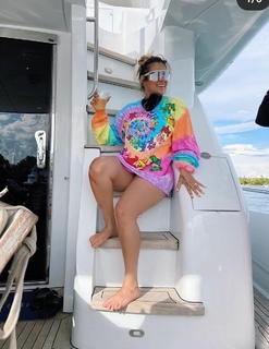Karol G feet photo thumbnail