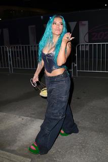 Karol G feet photo thumbnail