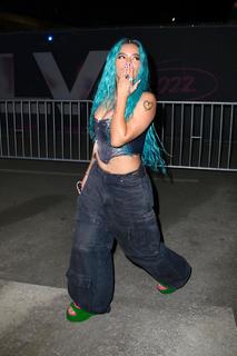 Karol G feet photo thumbnail