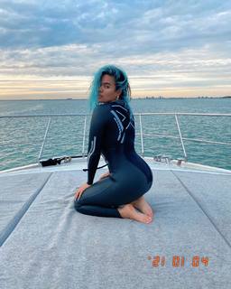 Karol G feet photo thumbnail