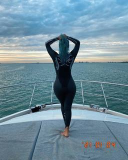 Karol G feet photo thumbnail