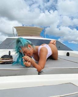 Karol G feet photo thumbnail