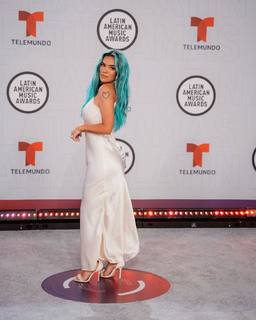 Karol G feet photo thumbnail