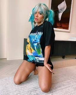 Karol G feet photo thumbnail