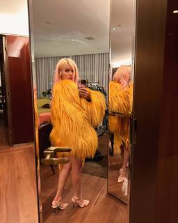 Karol G feet photo thumbnail