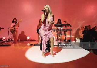 Karol G feet photo thumbnail