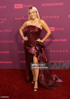 Karol G feet photo thumbnail