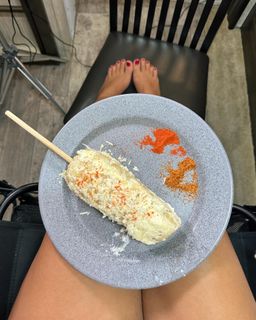 Karol G feet photo thumbnail