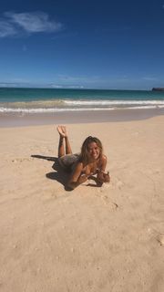 Karol G feet photo 8