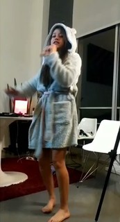 Karol Sevilla feet photo thumbnail