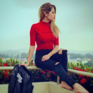 Karol Sevilla feet photo thumbnail