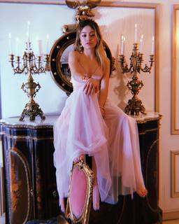 Karol Sevilla feet photo thumbnail