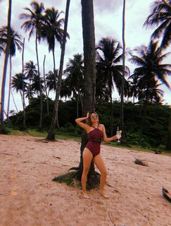 Karol Sevilla feet photo thumbnail