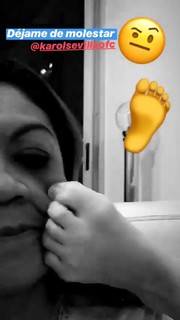 Karol Sevilla feet photo thumbnail