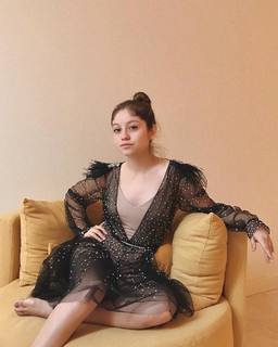 Karol Sevilla feet photo thumbnail