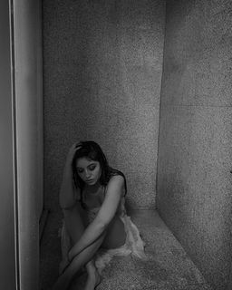 Karol Sevilla feet photo thumbnail