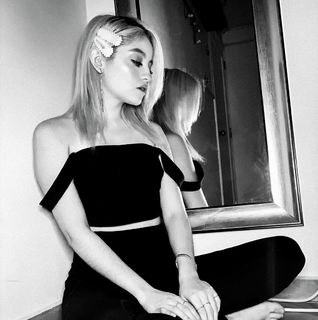 Karol Sevilla feet photo thumbnail