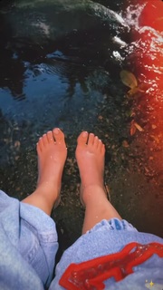 Karol Sevilla feet photo thumbnail