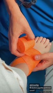 Karol Sevilla feet photo thumbnail