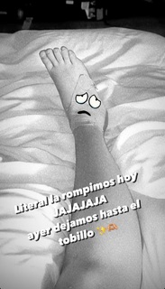 Karol Sevilla feet photo thumbnail