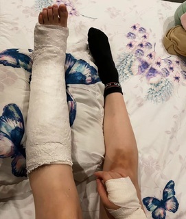 Karol Sevilla feet photo thumbnail