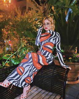Karol Sevilla feet photo 10