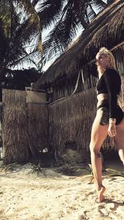 Karolina Gilon feet photo 3