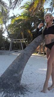 Karolina Gilon feet photo 2
