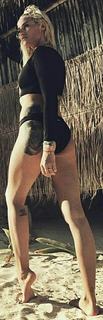 Karolina Gilon feet photo 3