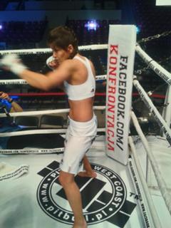Karolina Kowalkiewicz feet photo thumbnail