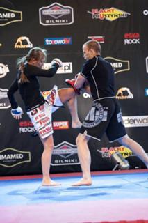 Karolina Kowalkiewicz feet photo thumbnail