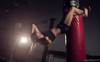 Karolina Kowalkiewicz feet photo thumbnail