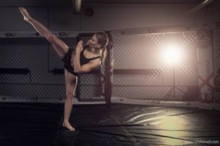 Karolina Kowalkiewicz feet photo thumbnail