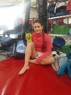 Karolina Kowalkiewicz feet photo thumbnail
