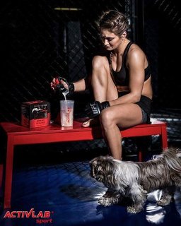 Karolina Kowalkiewicz feet photo thumbnail