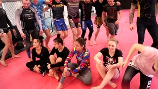 Karolina Kowalkiewicz feet photo thumbnail