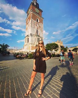 Karolina Kowalkiewicz feet photo thumbnail