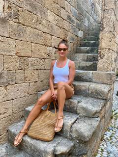 Karolina Kowalkiewicz feet photo thumbnail