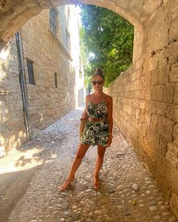 Karolina Kowalkiewicz feet photo thumbnail