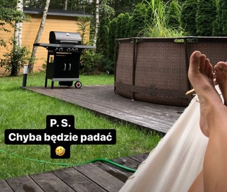 Karolina Kowalkiewicz feet photo thumbnail