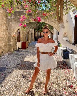 Karolina Kowalkiewicz feet photo thumbnail
